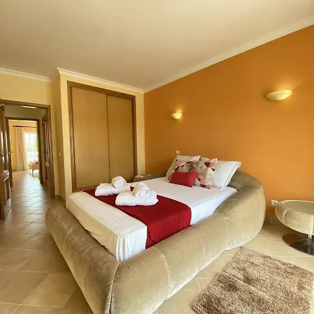 Vila Amazing With Pool By Homing